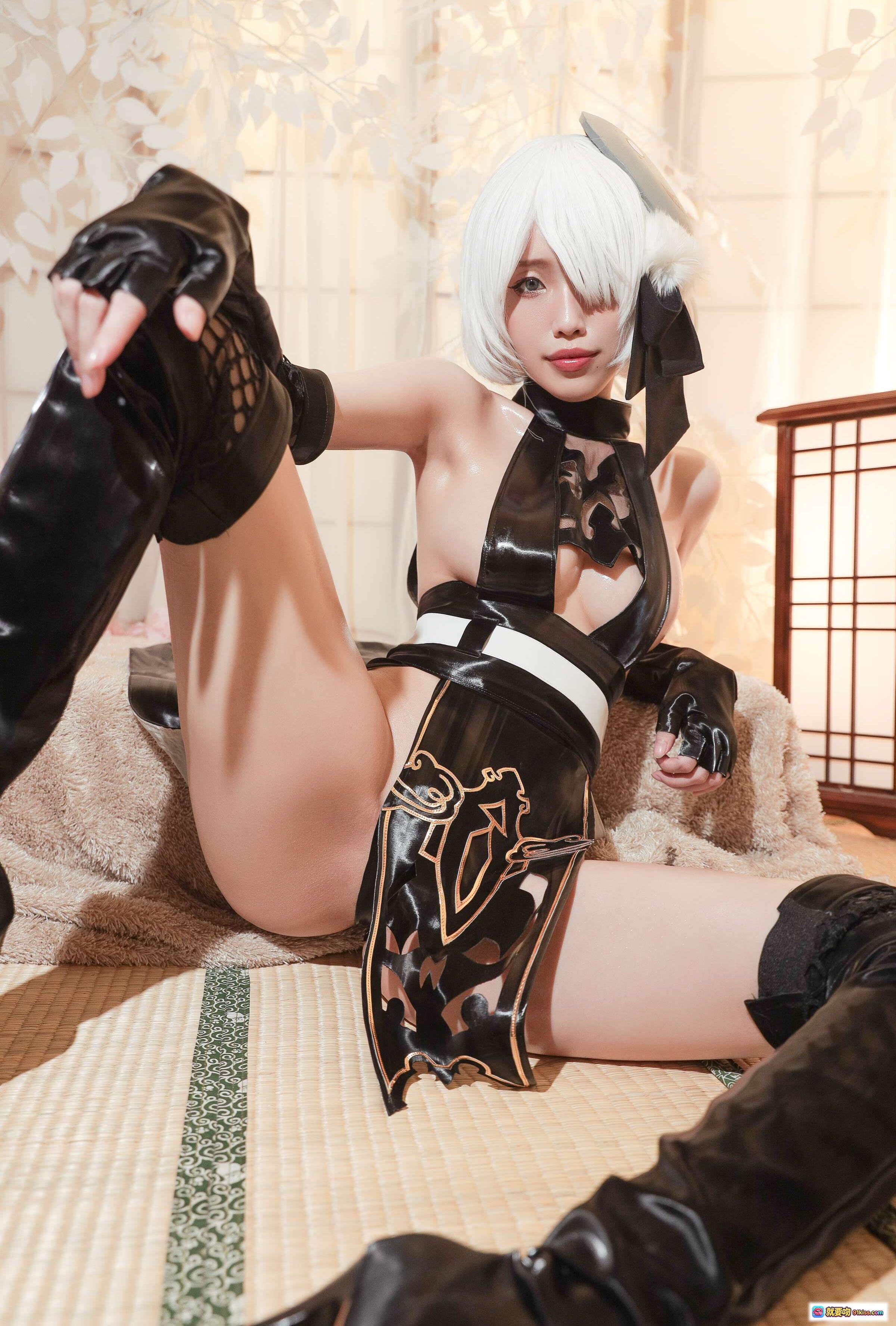 图片[1] - eliza喵喵 NO.001 2B忍者Cosplay写真 31P 白发黑衣性感造型 日式和风场景 精致妆容与皮革服饰 沉浸式角色扮演美图 - 就要吻