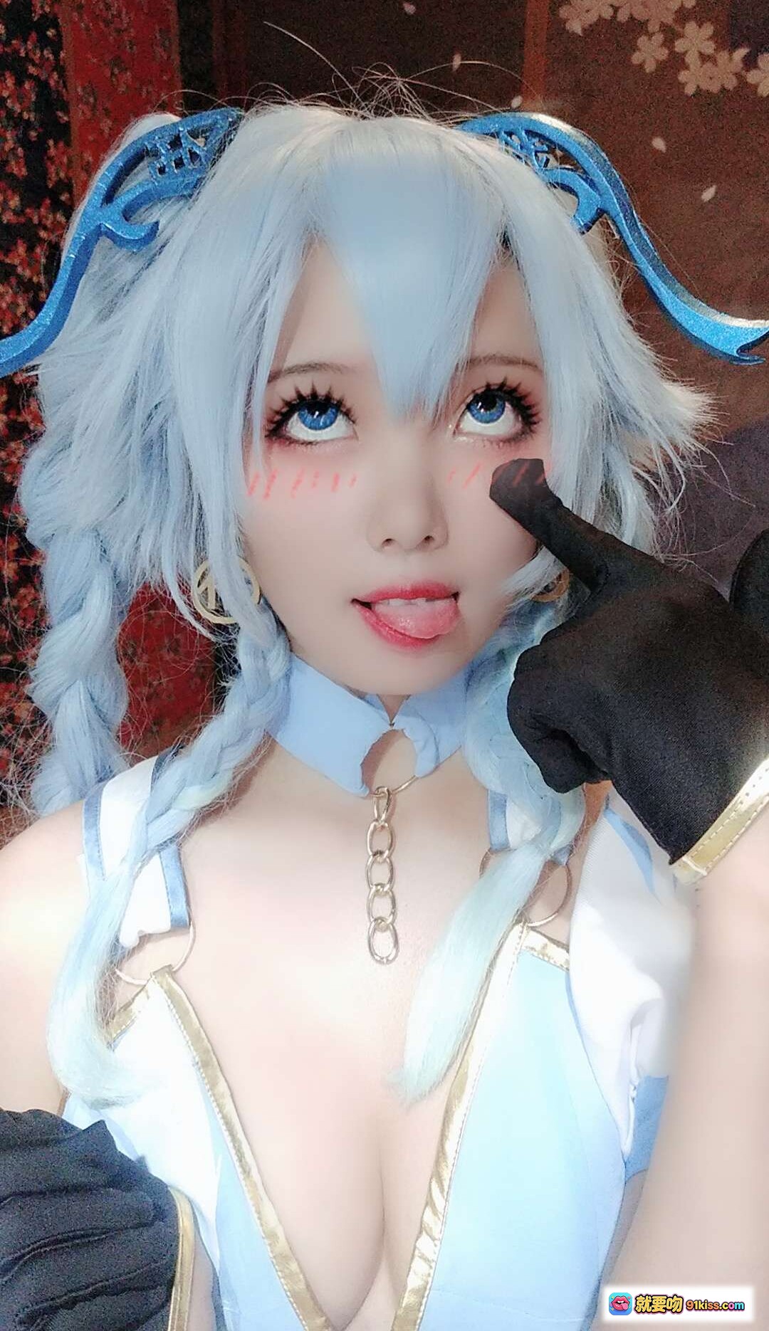 图片[10] - 墨玉M NO.002 Cosplay蓝发双马尾少女 精致妆容黑手套金链装饰 优雅性感写真集 - 就要吻