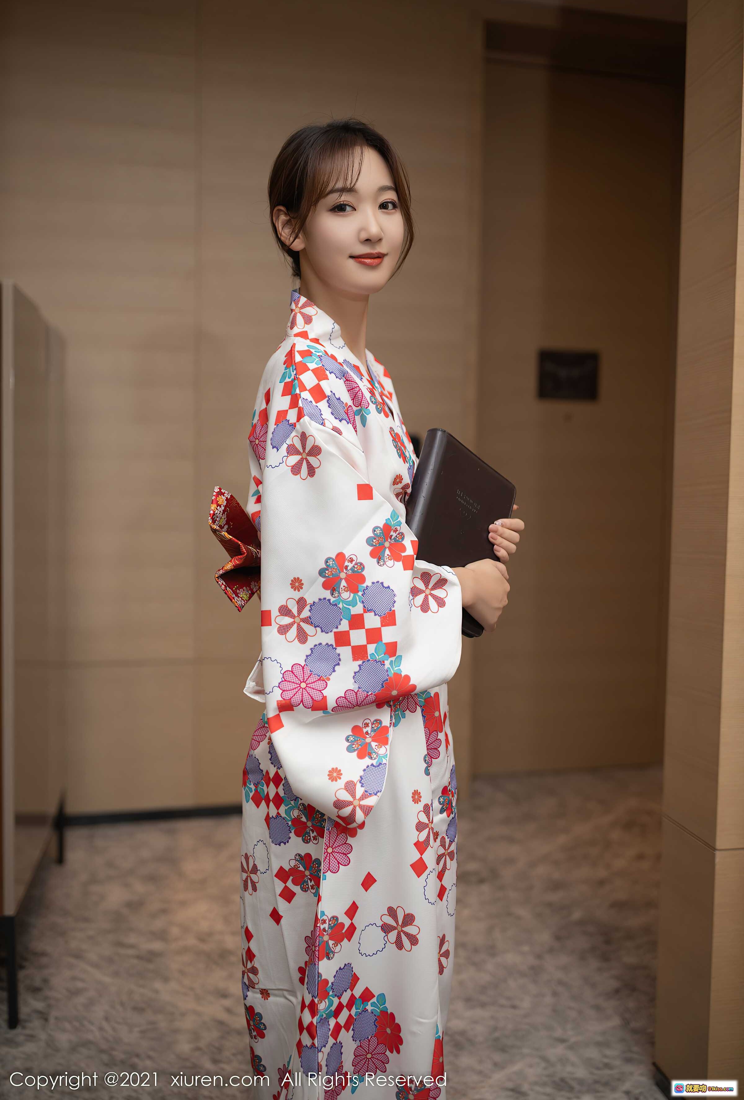 图片[5] - 唐安琪和服写真 | 江浙沪旅拍 | 白底花卉图案 | 红腰带配木屐 | 日式传统服饰美拍 - 就要吻