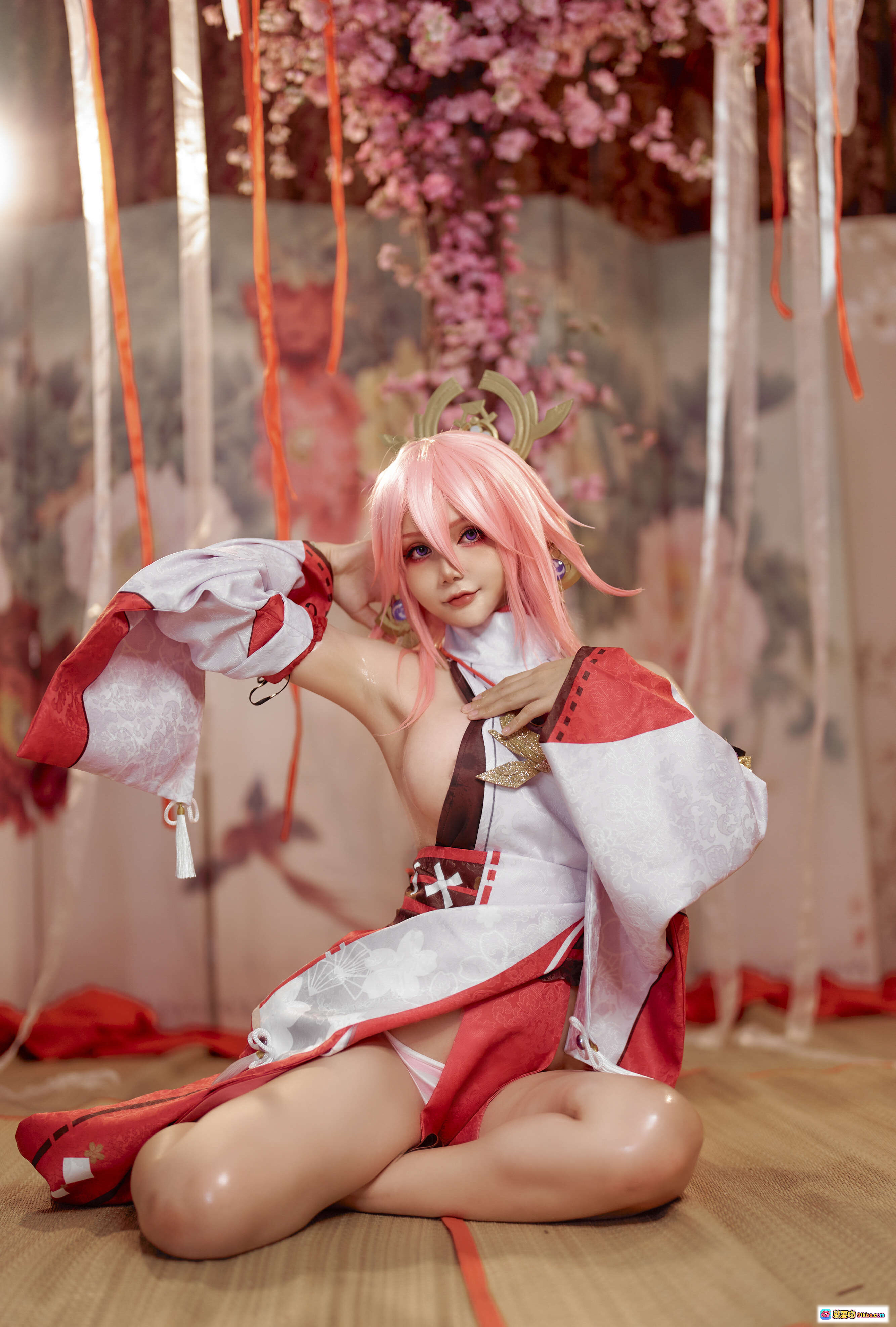 图片[4] - 原神八重神子cosplay 粉发和风造型 红白巫女服 樱花背景 油纸伞 高跟木屐 精致妆容 35P高清图集 - 就要吻