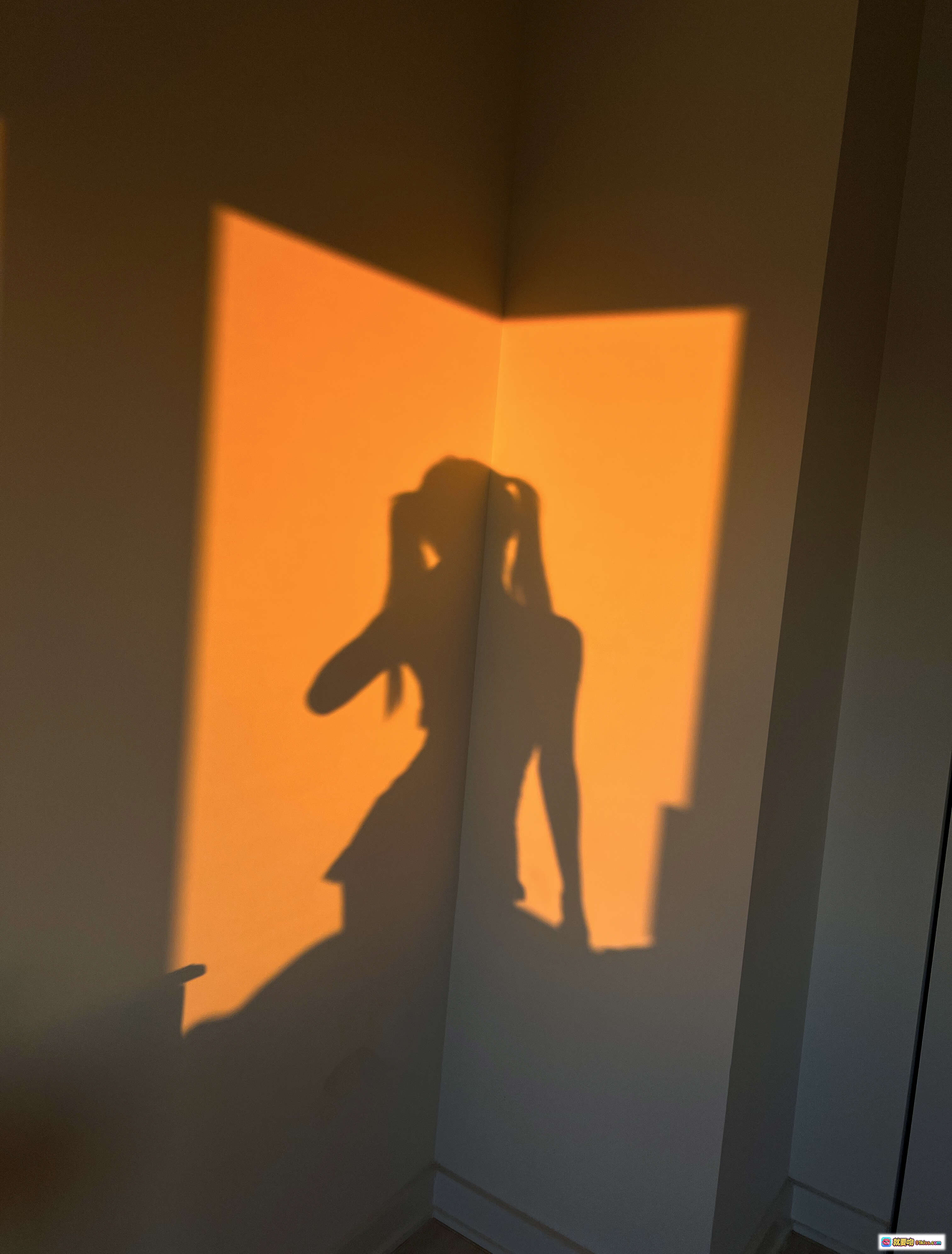 图片[10] - 果咩酱w NO.28 情人节写真 | 白色蕾丝吊带裙+红色蝴蝶结+网纱吊袜带 | 40P高清美图 - 就要吻