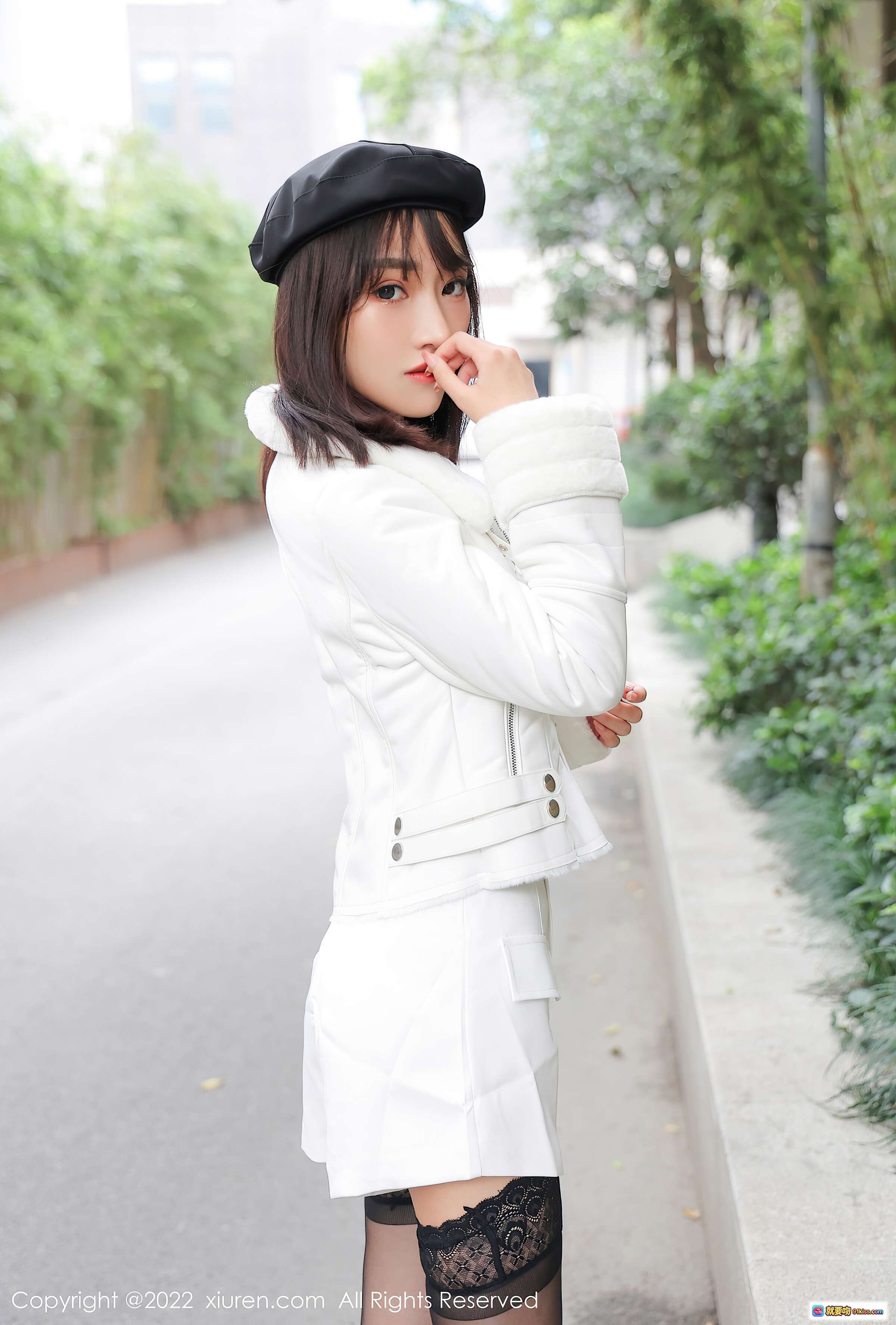 图片[8] - 西门小玉黑丝美腿写真｜白色外套贝雷帽时尚街拍｜XiuRen秀人网2022精选高清图集 - 就要吻
