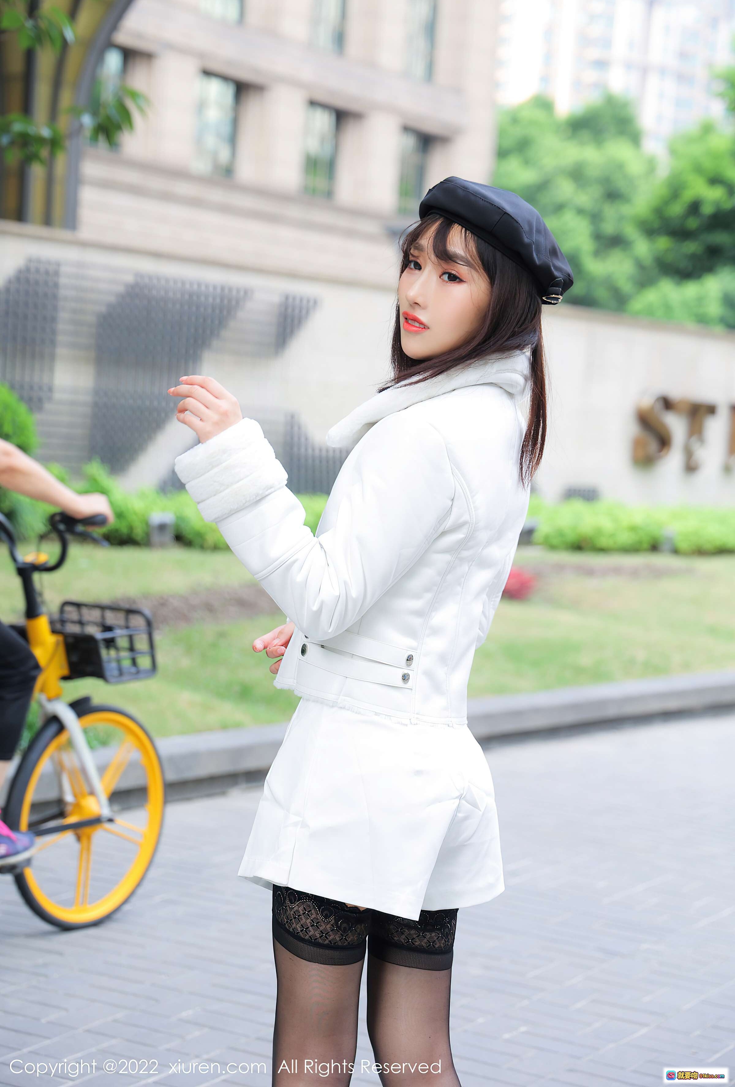 图片[4] - 西门小玉黑丝美腿写真｜白色外套贝雷帽时尚街拍｜XiuRen秀人网2022精选高清图集 - 就要吻