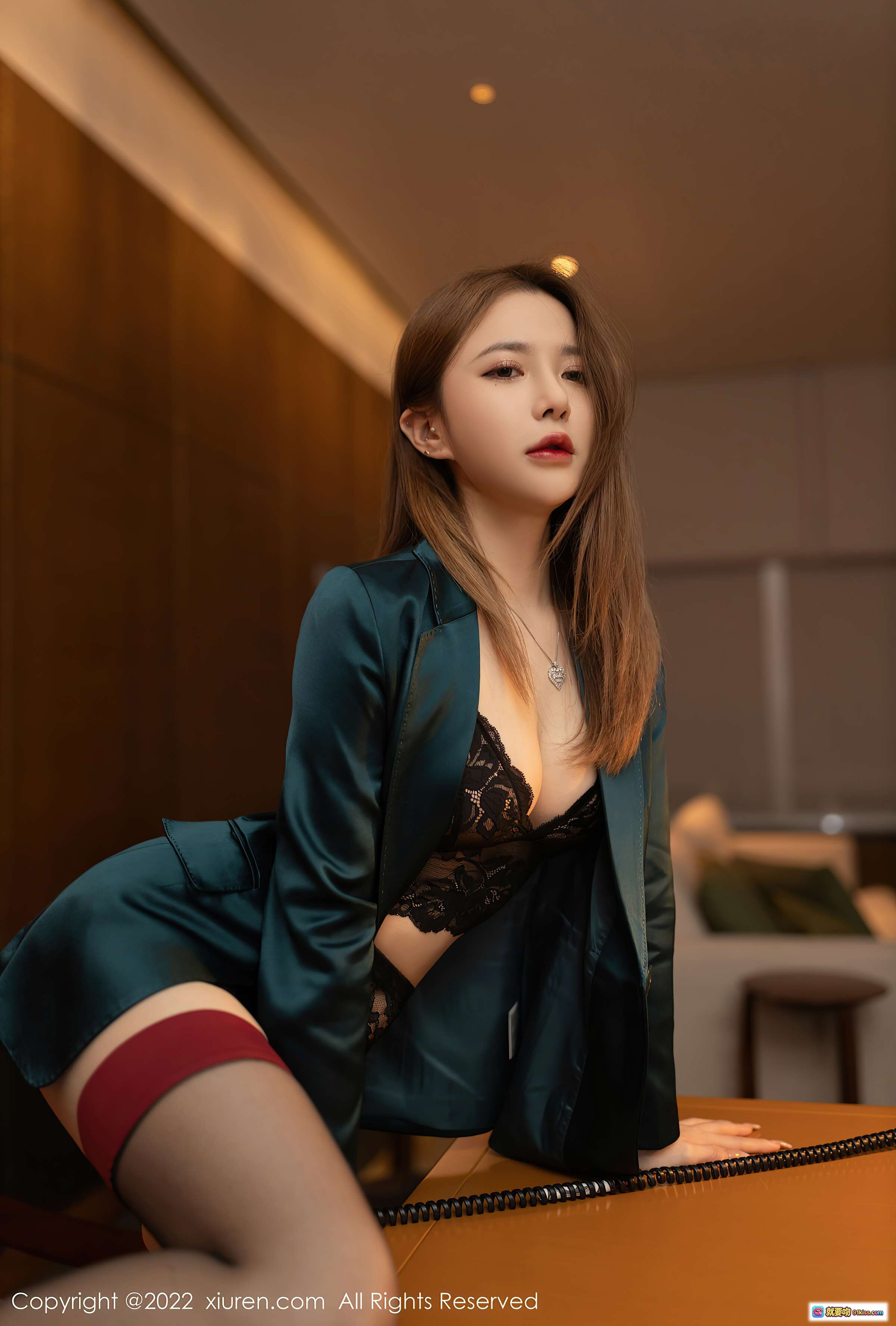 图片[4] - 鱼子酱Fish黑丝性感写真_办公桌电话场景_优雅手部特写_高清私房摄影_XiuRen秀人网NO.4497 - 就要吻