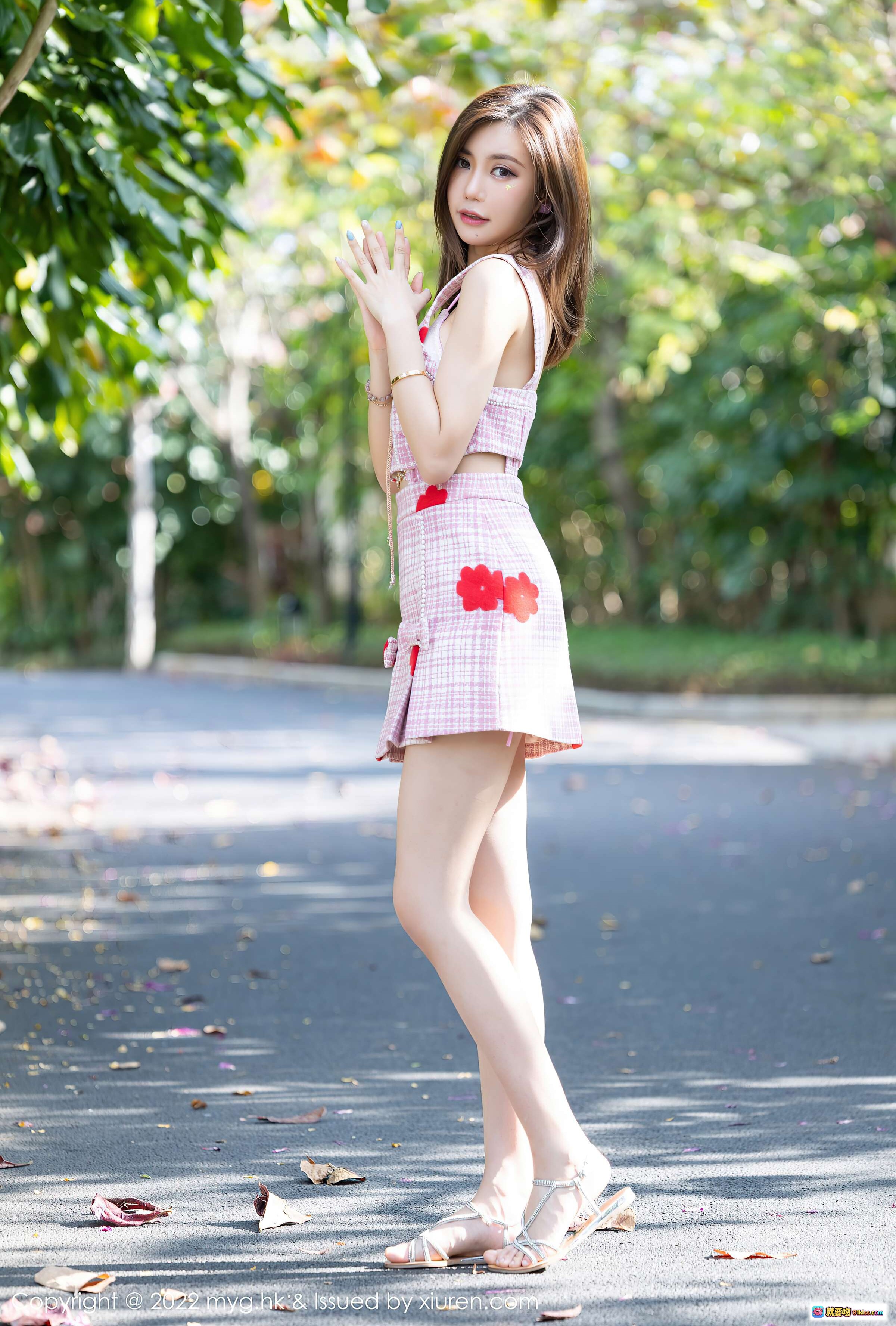 图片[7] - 绮里嘉ula珠三角旅拍写真｜粉色格纹爱心连衣裙少女风户外街拍｜MyGirl美媛馆VOL.623高清图集 - 就要吻