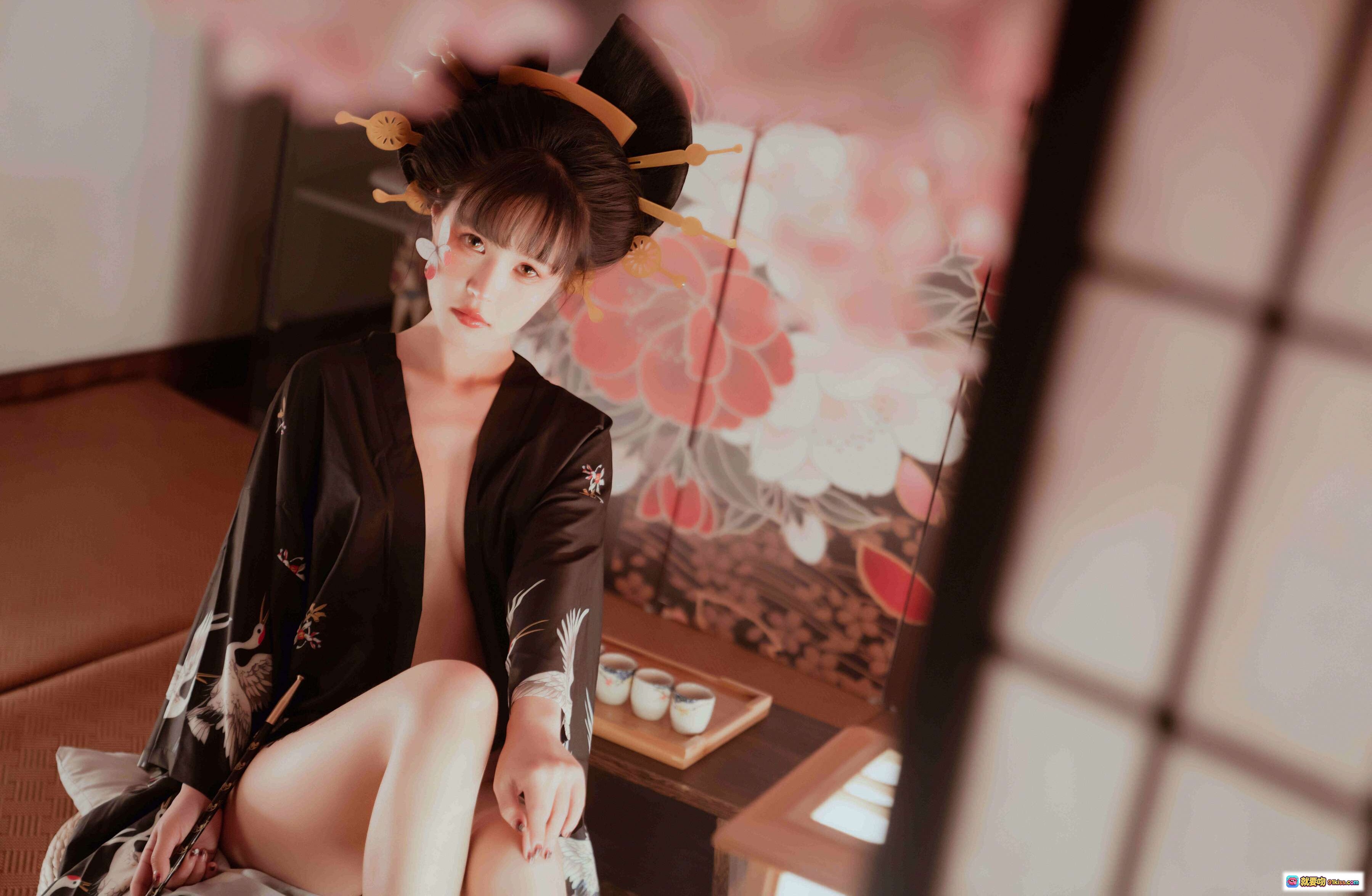 图片[2] - 晕崽Zz NO.014 小樱花和风写真｜黑丝和服美腿｜日式花伞背景｜精致发饰妆容｜55P高清图集 - 就要吻