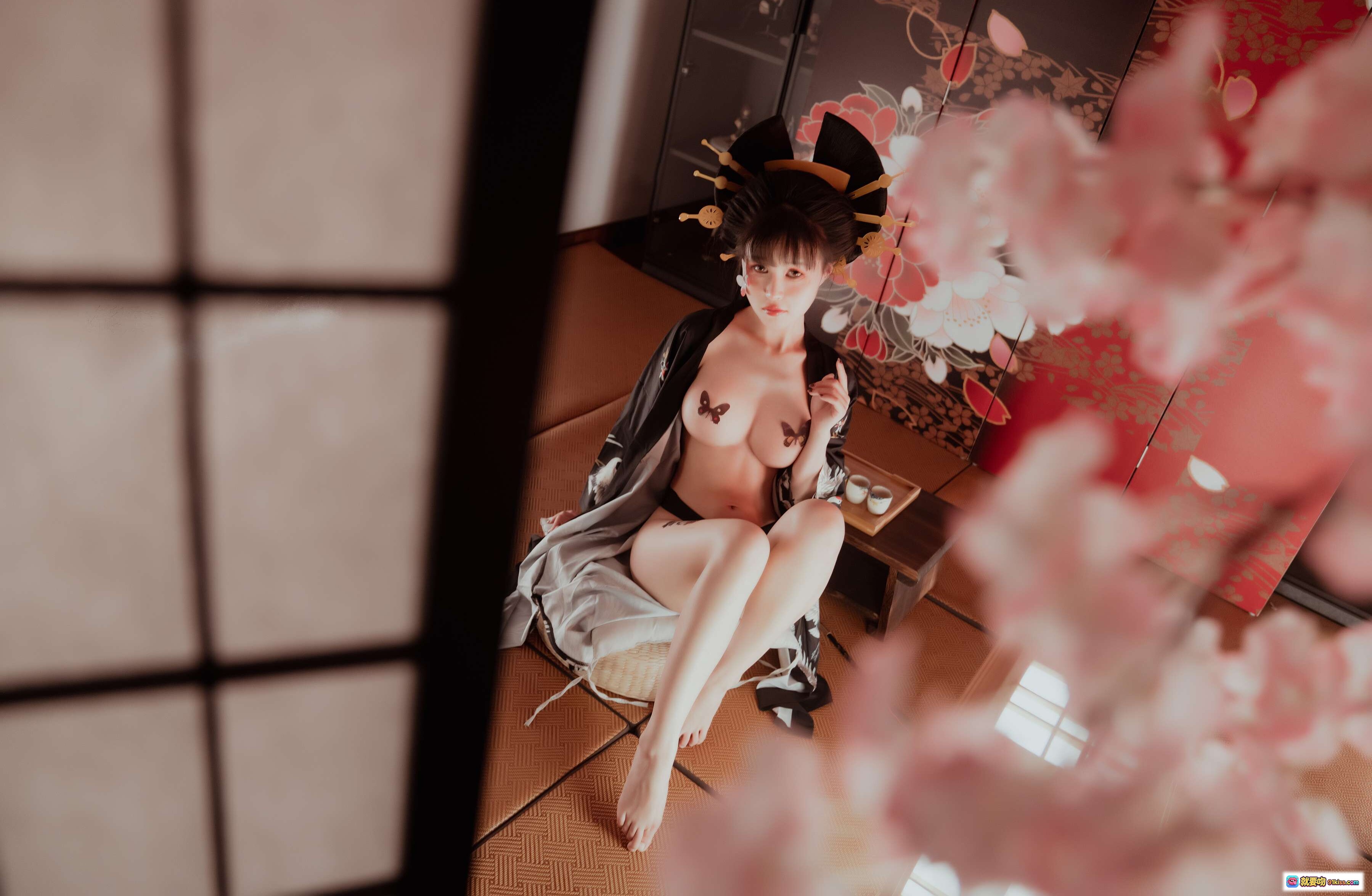 图片[5] - 晕崽Zz NO.014 小樱花和风写真｜黑丝和服美腿｜日式花伞背景｜精致发饰妆容｜55P高清图集 - 就要吻