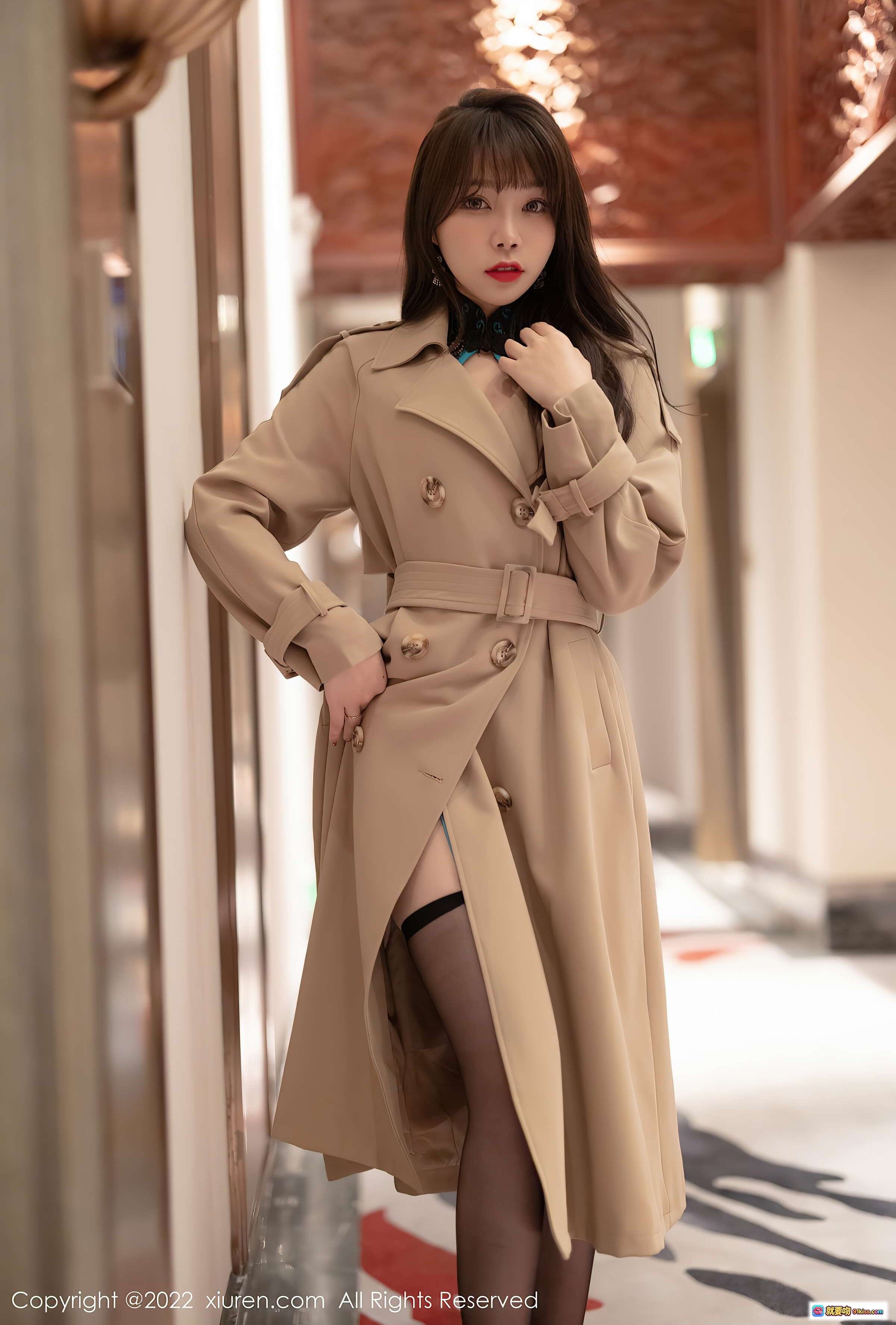 图片[2] - 芝芝Booty黑丝美腿写真｜卡其风衣优雅造型｜XiuRen秀人网2022.01.30 NO.4543 - 就要吻