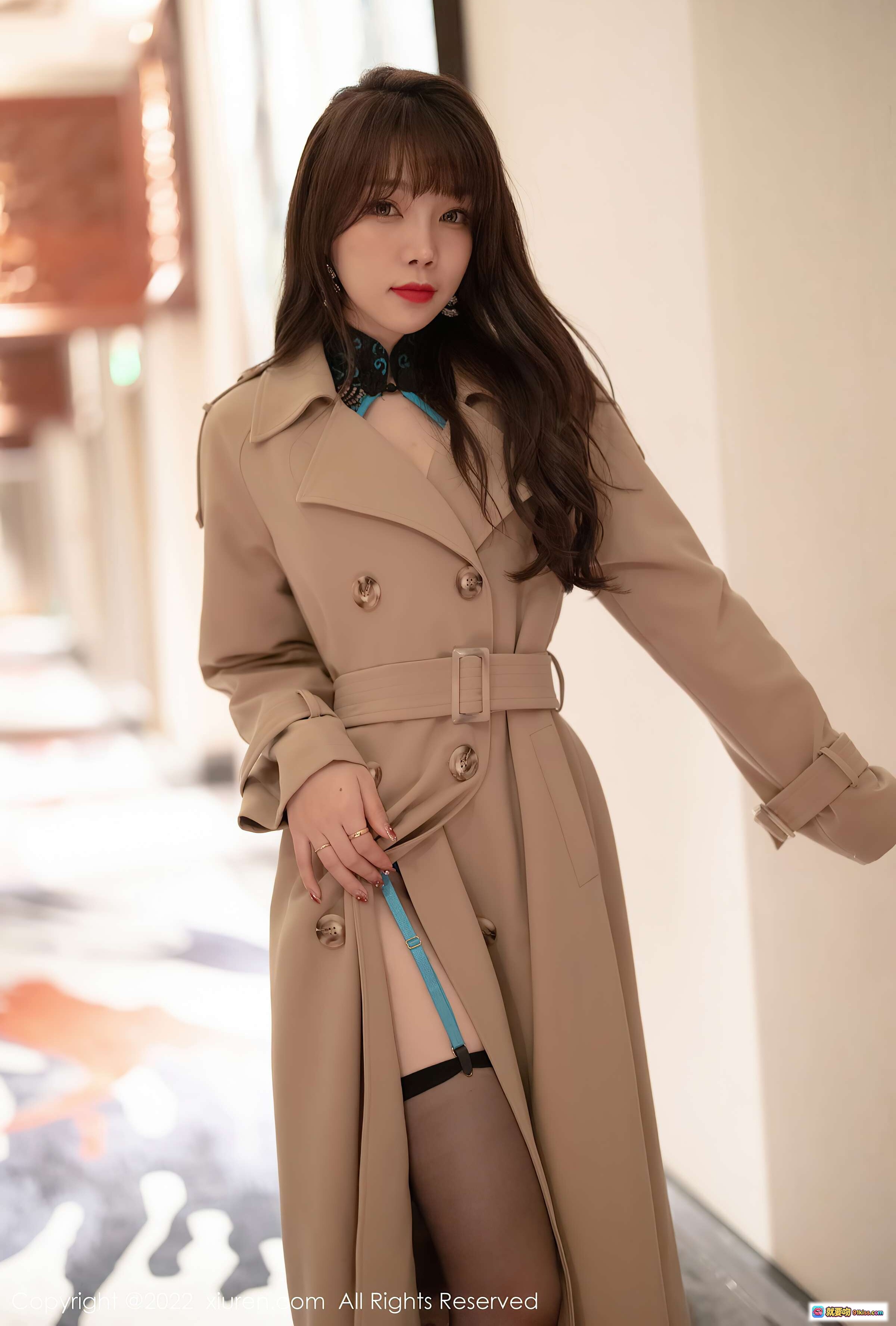 图片[3] - 芝芝Booty黑丝美腿写真｜卡其风衣优雅造型｜XiuRen秀人网2022.01.30 NO.4543 - 就要吻