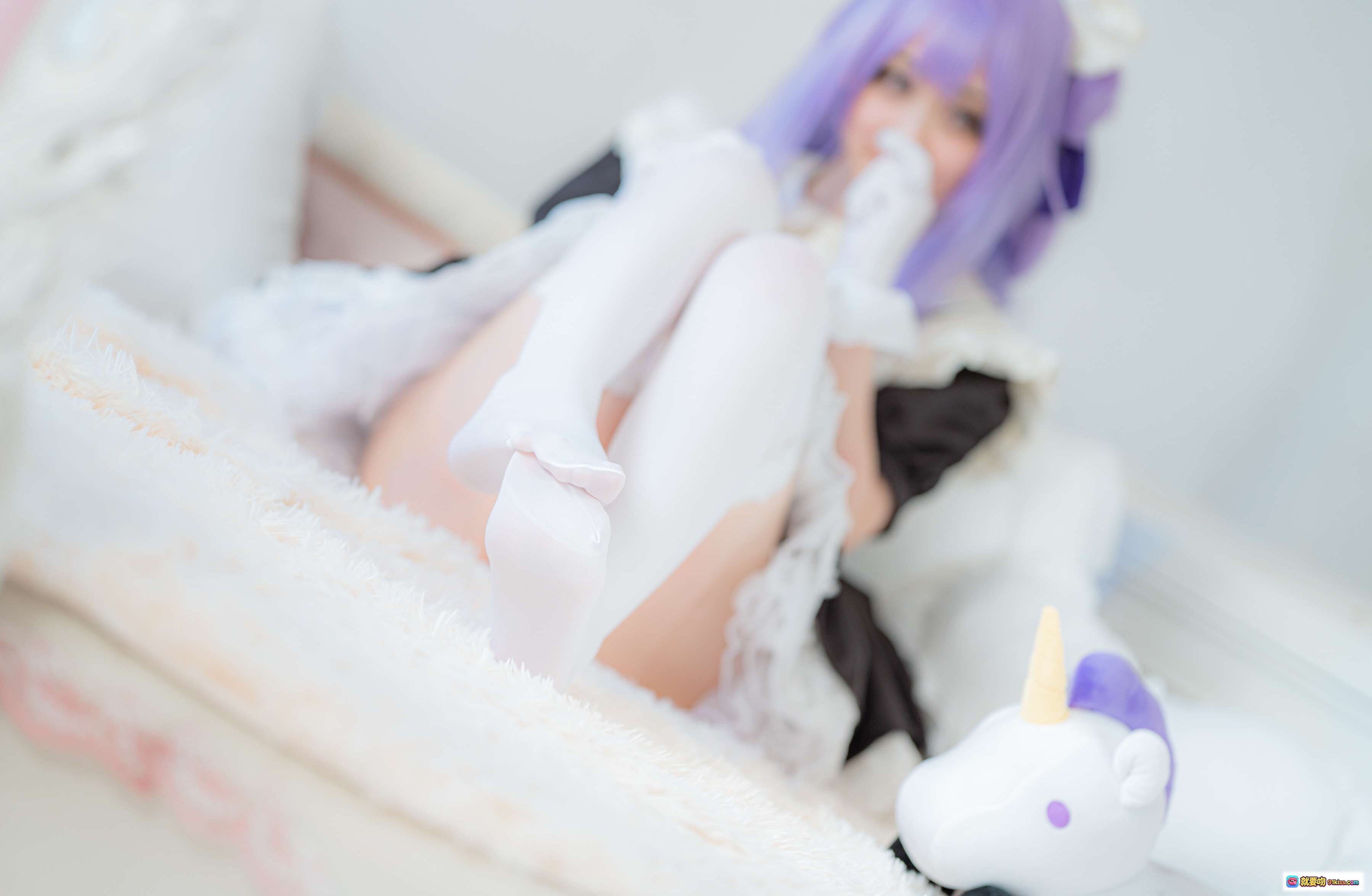 图片[9] - 萌妹Sayako NO.005独角兽女仆cosplay写真集 白色蕾丝裙紫发少女床榻慵懒姿态100P高清图 - 就要吻