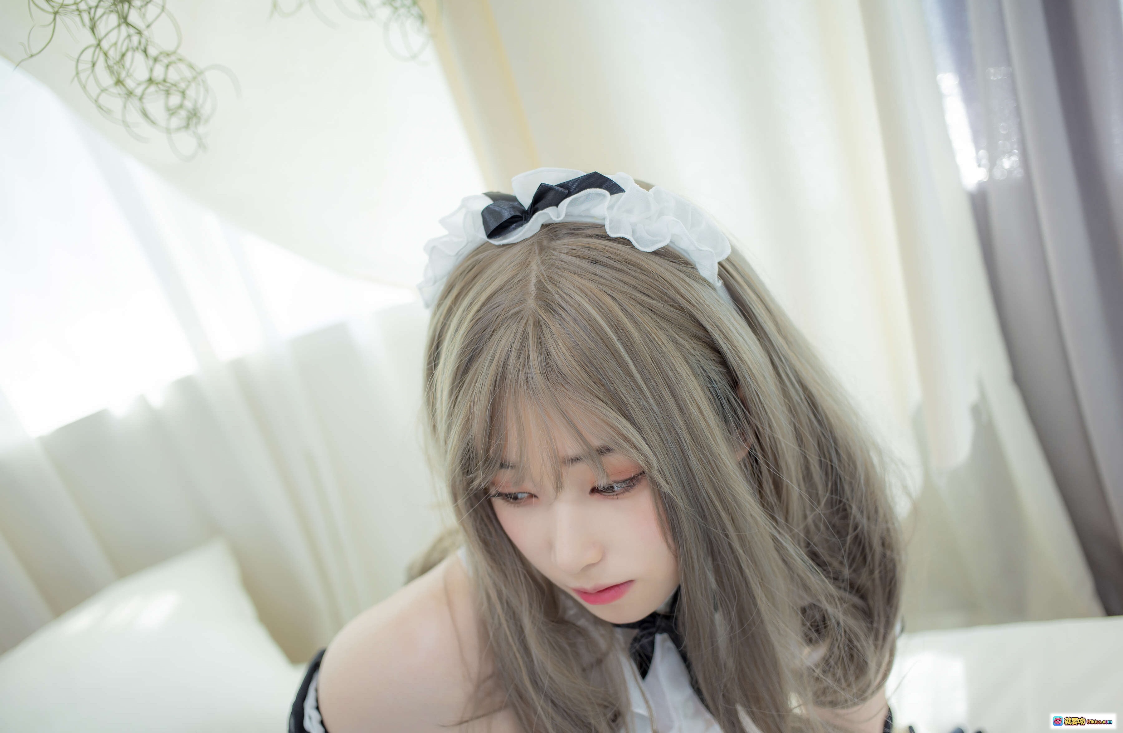 图片[8] - Bambi__ NO.080 CreamSoda VOL.11 女仆装美臀写真 115P高清图集 黑白蕾丝绑带造型 梦幻捕梦网背景 樱花团扇点缀 室内柔光拍摄 - 就要吻