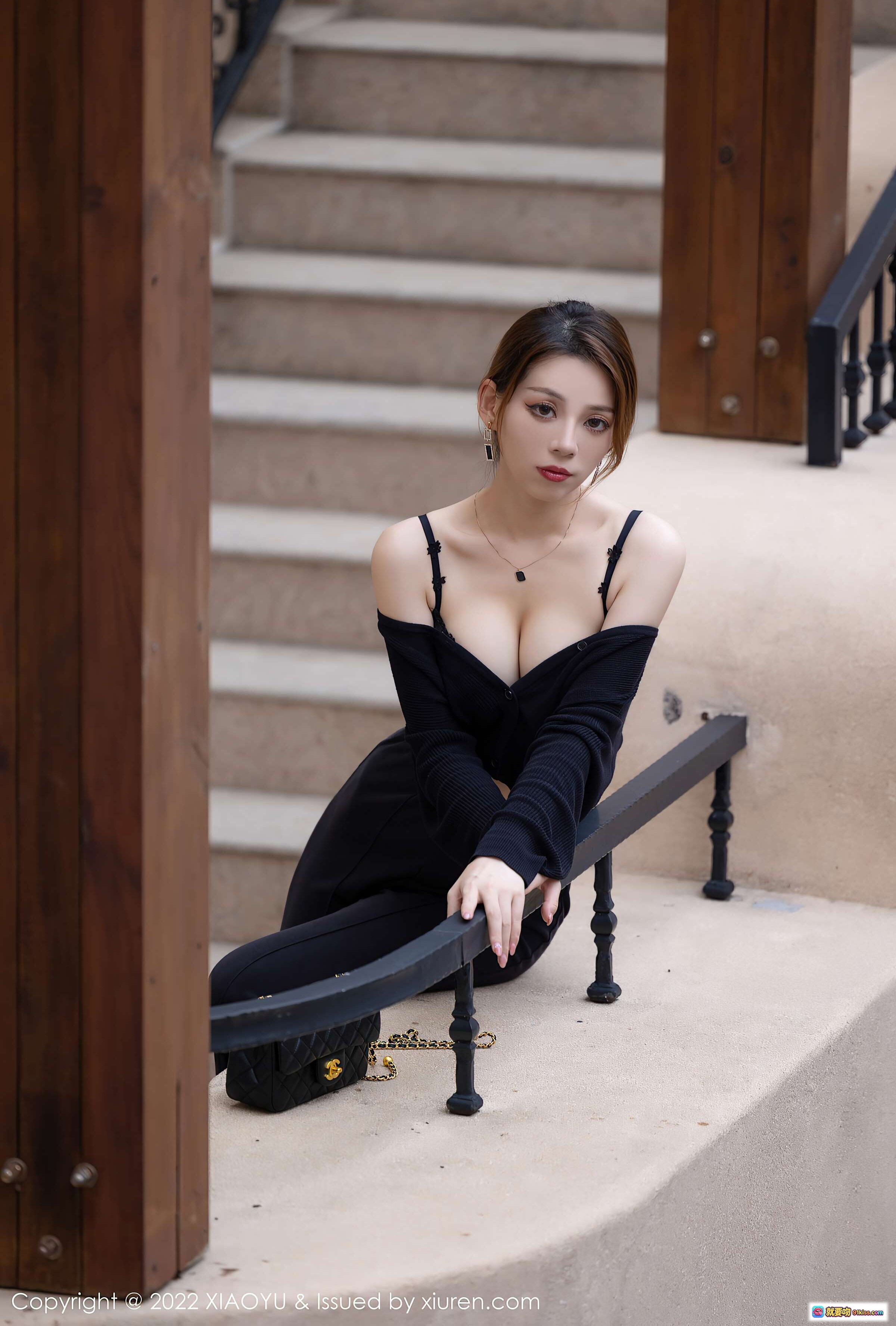 图片[5] - 言沫性感美腿写真 | XiaoYu语画界VOL.703黑色露肩装优雅阳台姿态 | 2022高清摄影集 - 就要吻