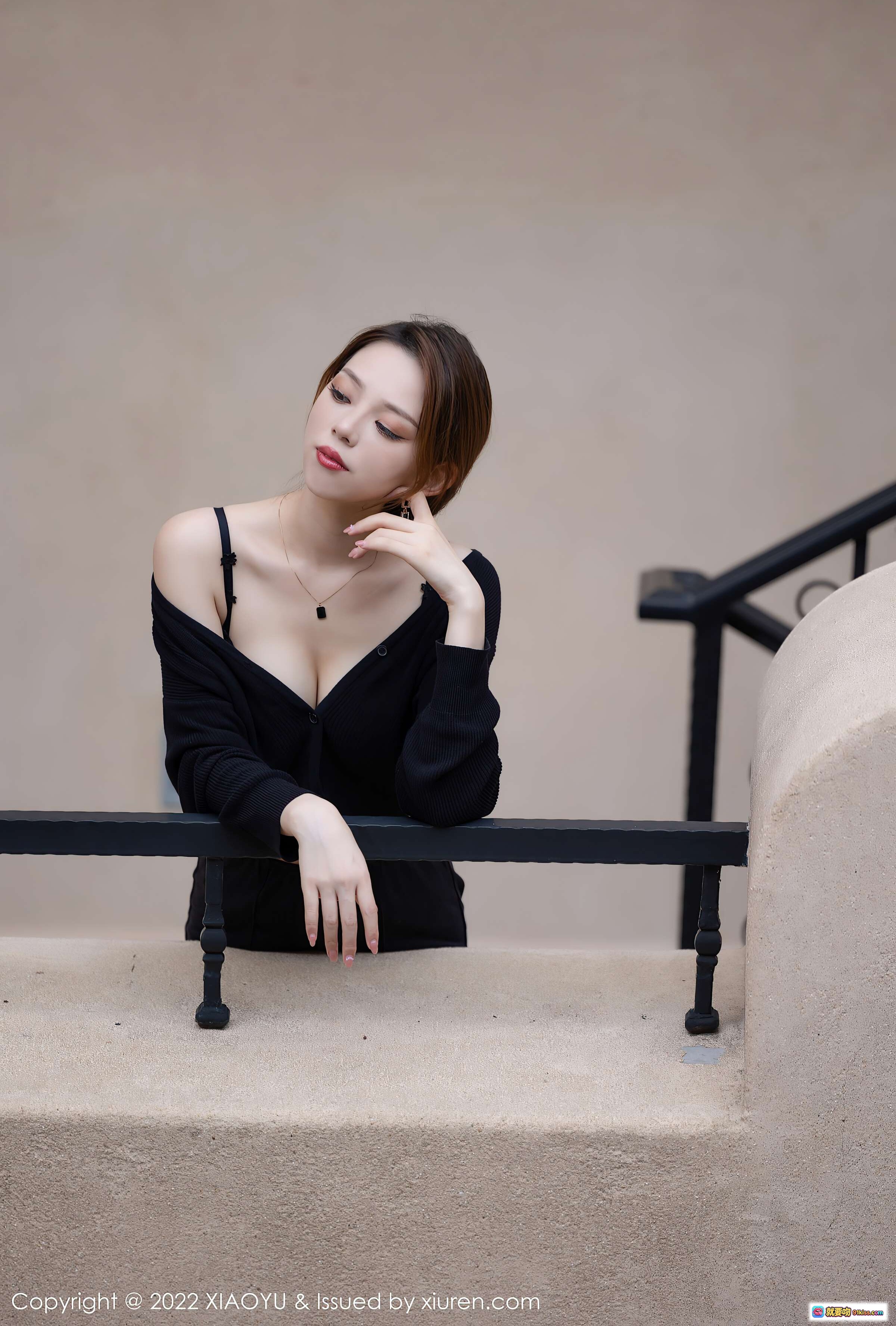 图片[8] - 言沫性感美腿写真 | XiaoYu语画界VOL.703黑色露肩装优雅阳台姿态 | 2022高清摄影集 - 就要吻