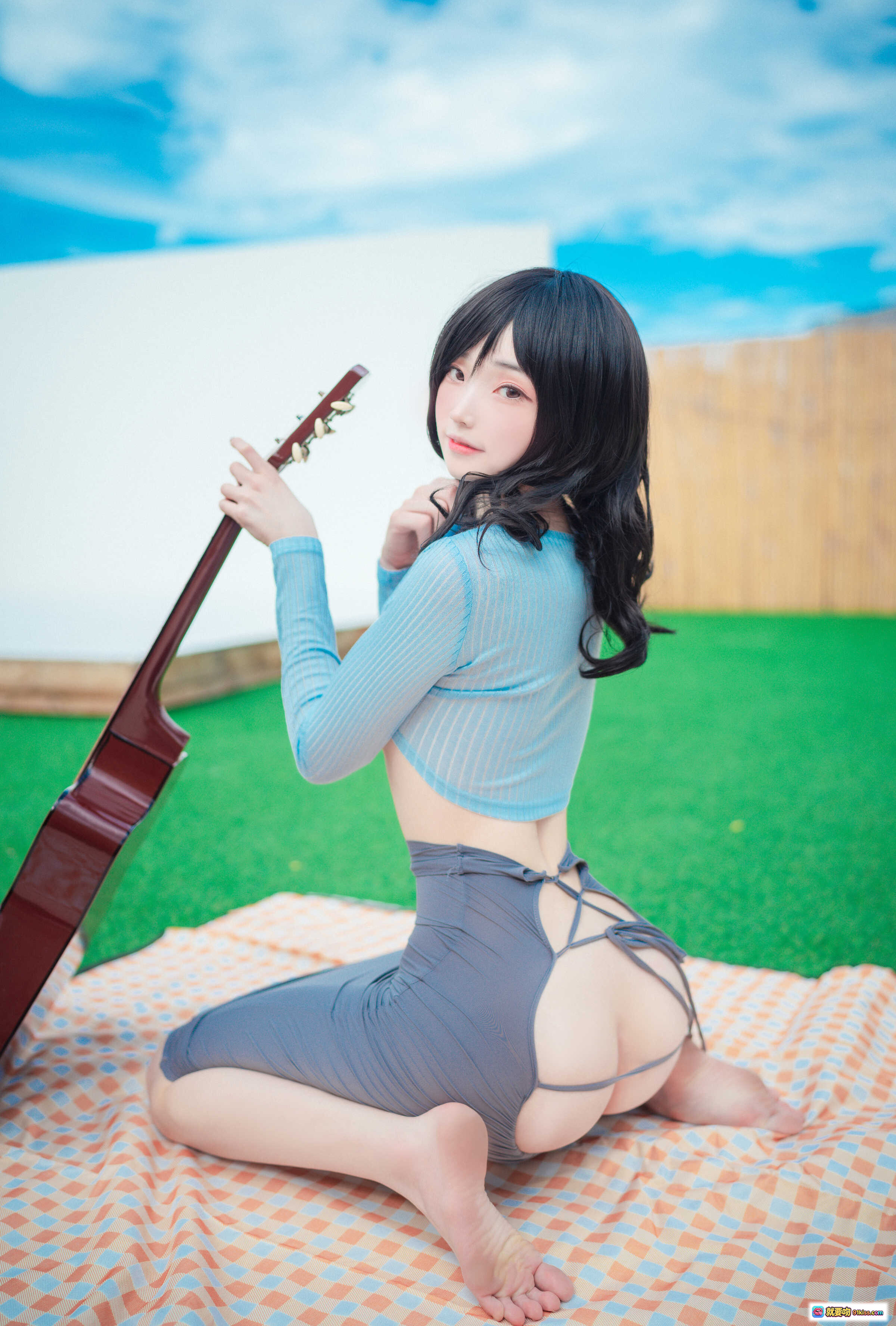 图片[10] - Bambi__ NO.077 [DJAWA] iila illa 144P 美女抱吉他沙发写真 清新居家风 黑发蓝衣灰裙性感侧坐 优雅文艺氛围感大片 - 就要吻