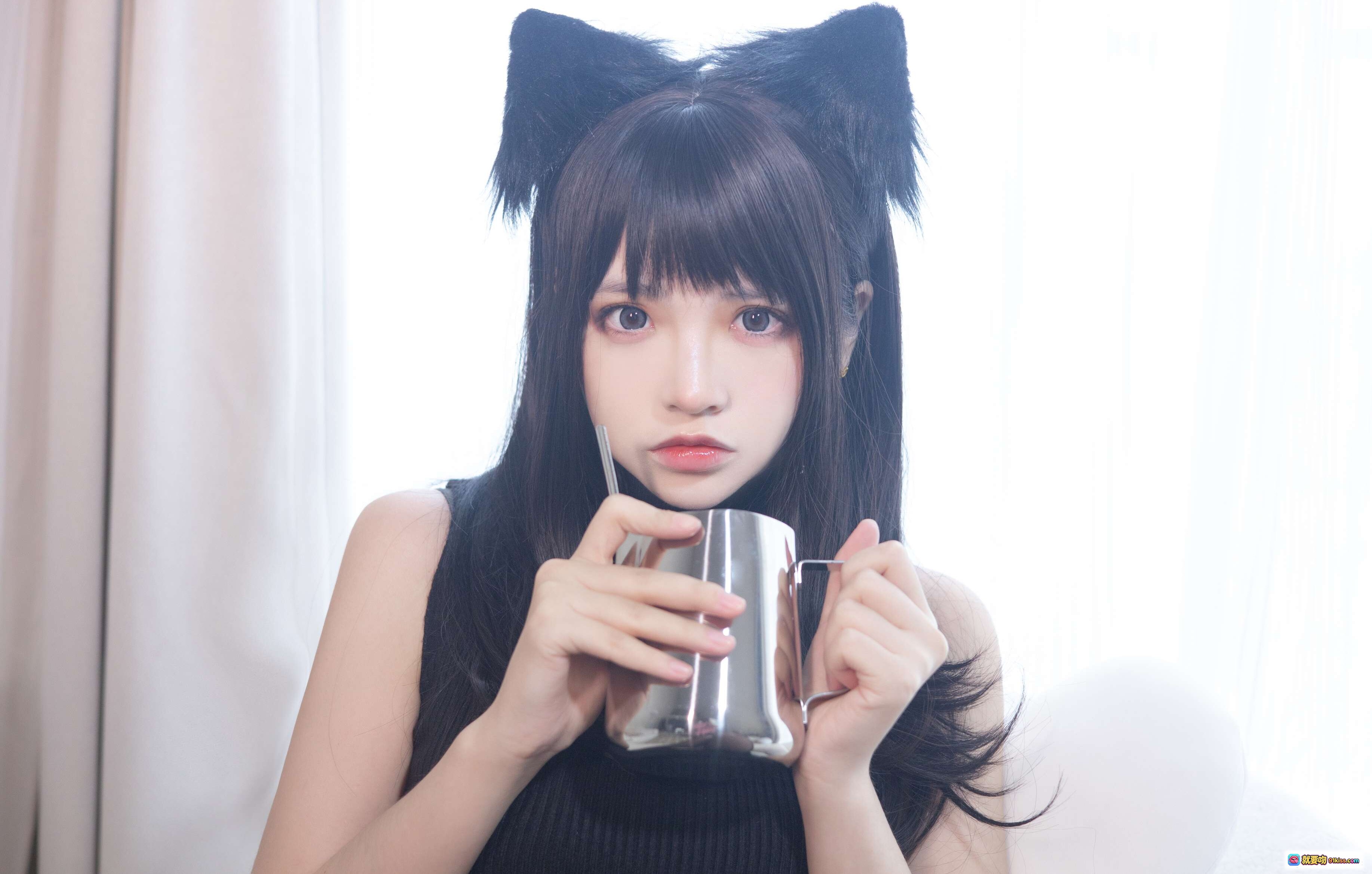 图片[4] - 疯猫ss NO.121 黑毛衣少女写真 80P高清美图 优雅坐姿 黑色无袖针织上衣 白色沙发背景 温柔氛围感 纯欲风穿搭 时尚摄影集 - 就要吻