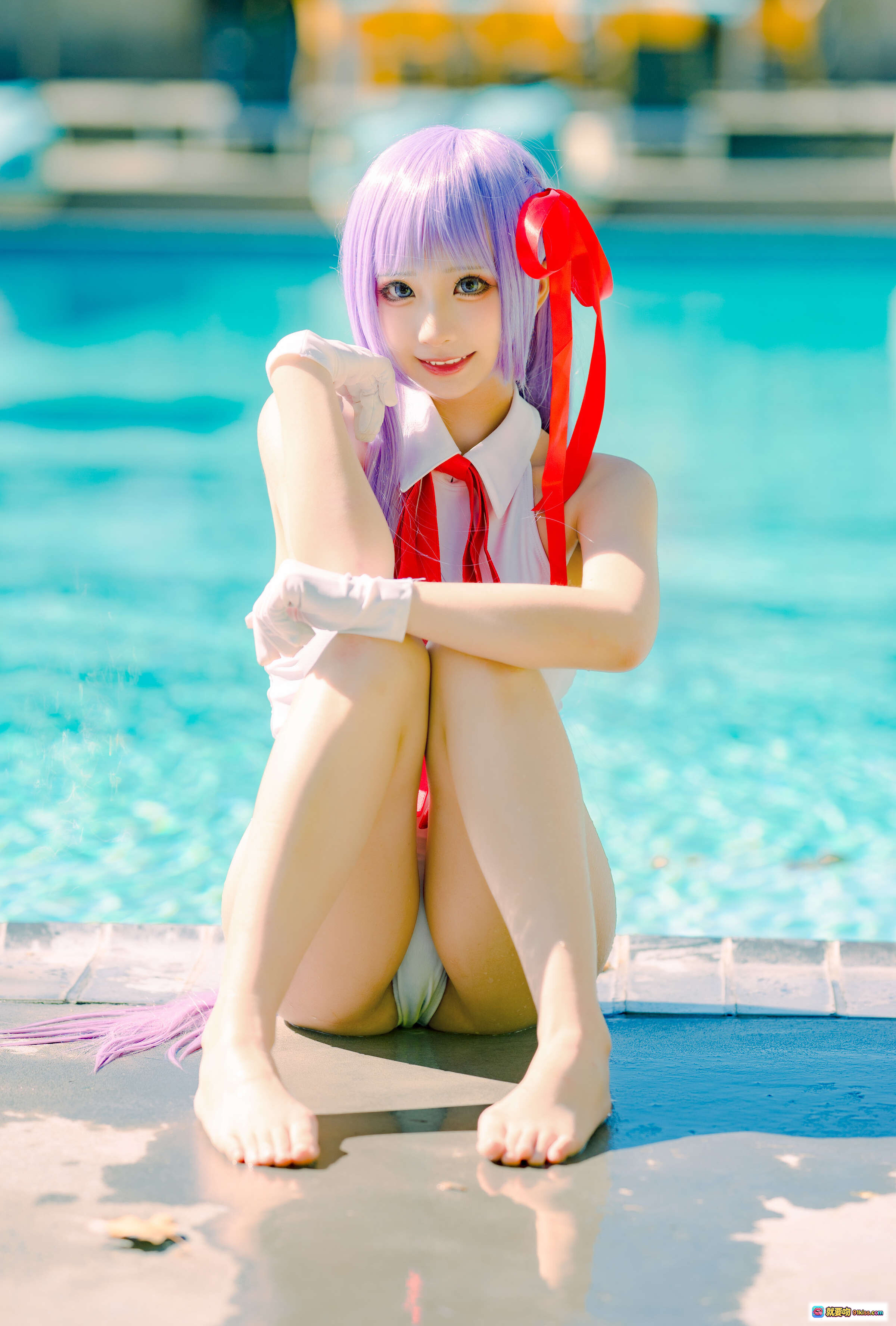 wendydydydy_酱油 NO.001 FGO水着泳装cosplay紫发红蝴蝶结泳池边美少女写真8P16MB - 就要吻