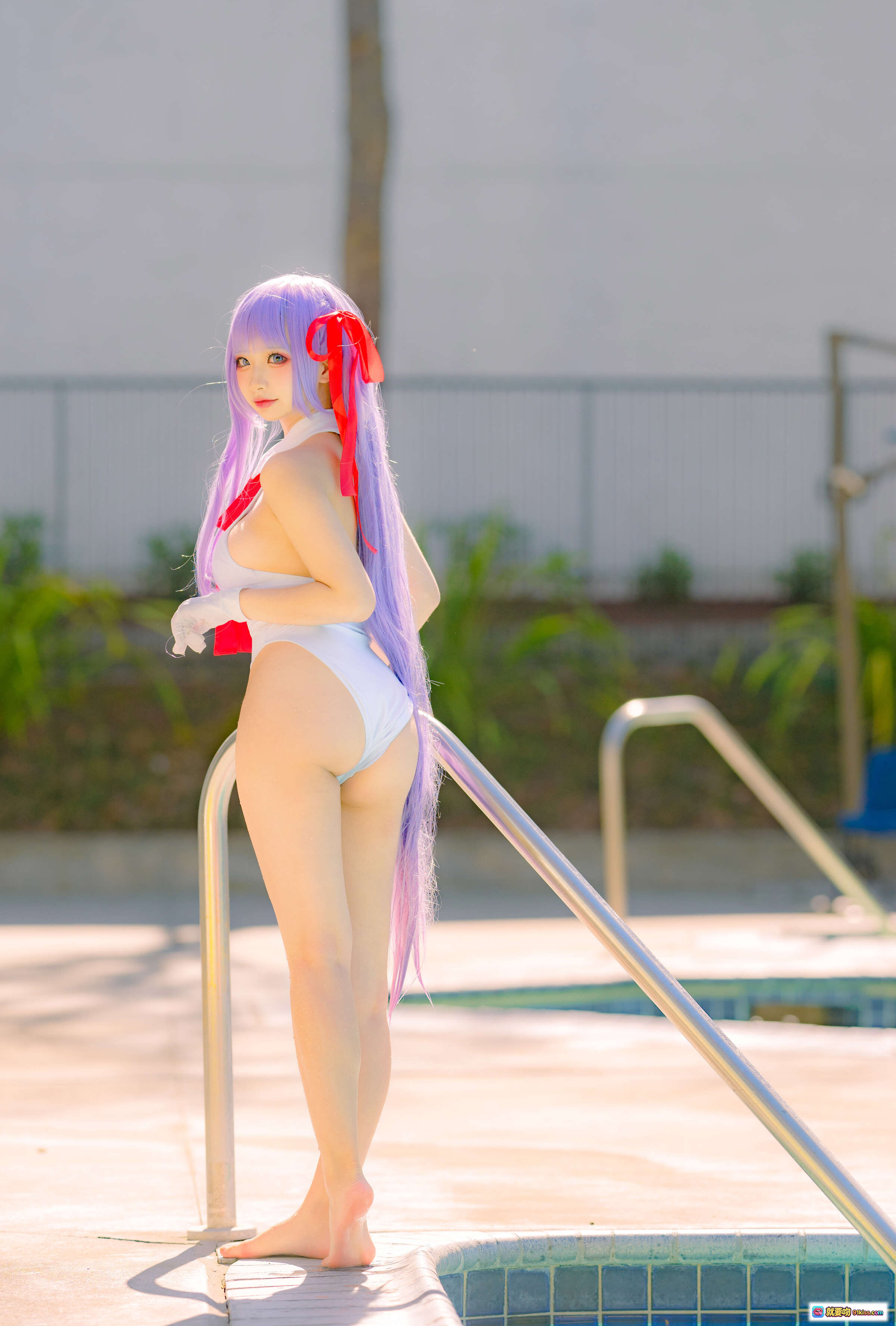 图片[4] - wendydydydy_酱油 NO.001 FGO水着泳装cosplay紫发红蝴蝶结泳池边美少女写真8P16MB - 就要吻