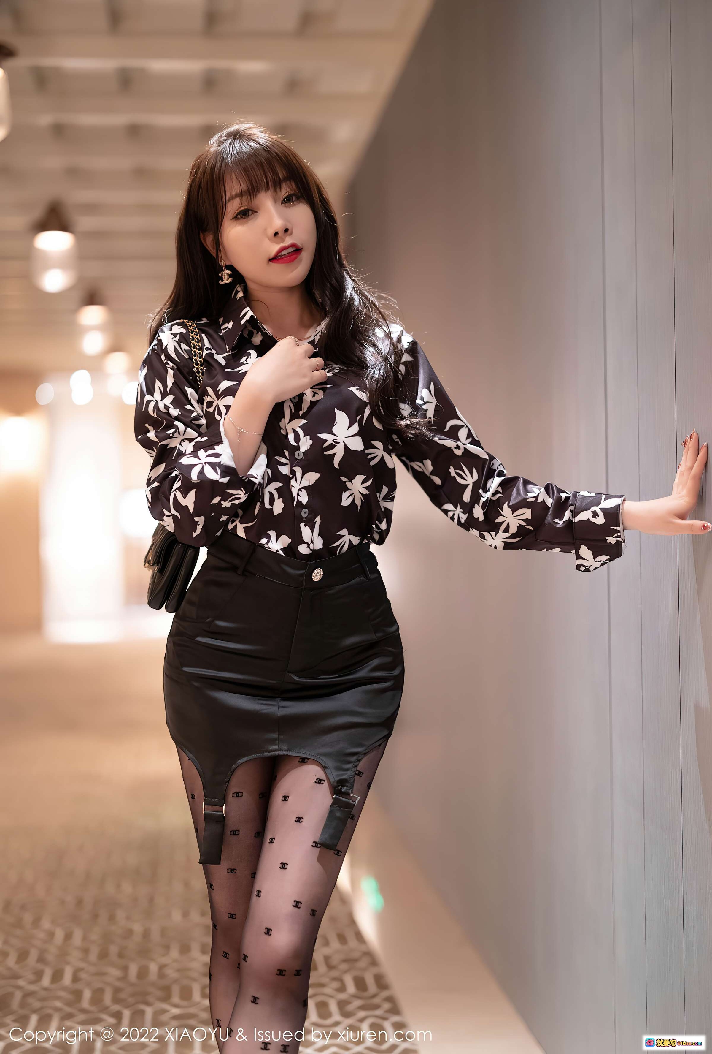 图片[3] - 芝芝Booty美腿黑丝写真 | XiaoYu语画界VOL.693 2022.01.10 高清性感花衬衫短裙造型 - 就要吻