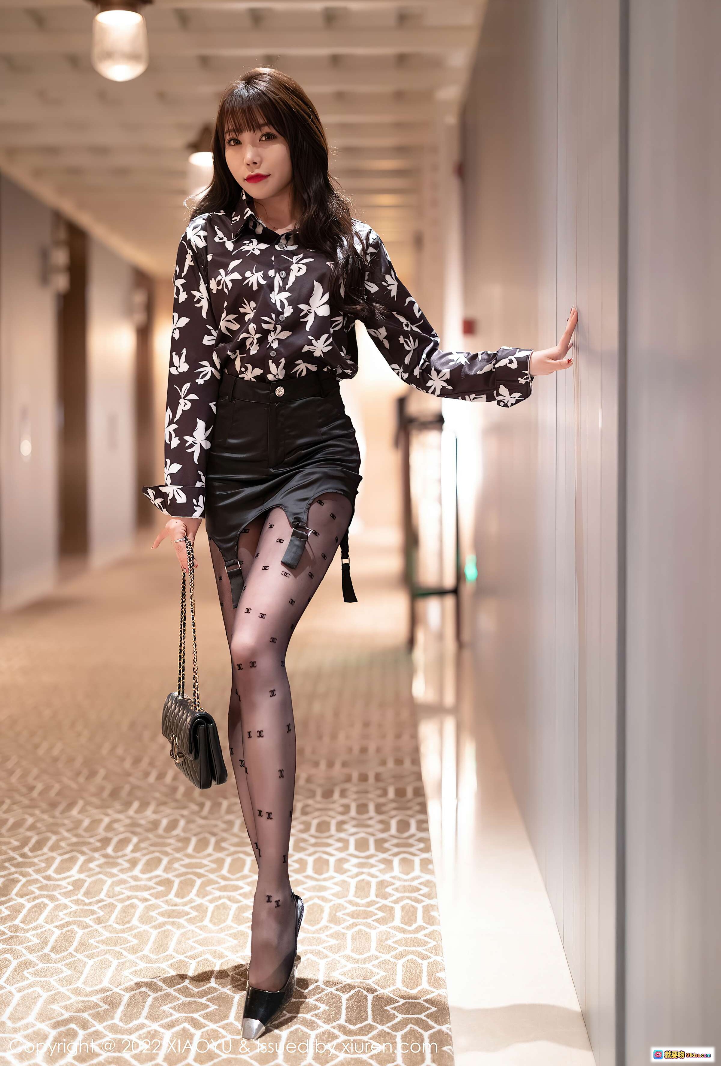 图片[4] - 芝芝Booty美腿黑丝写真 | XiaoYu语画界VOL.693 2022.01.10 高清性感花衬衫短裙造型 - 就要吻