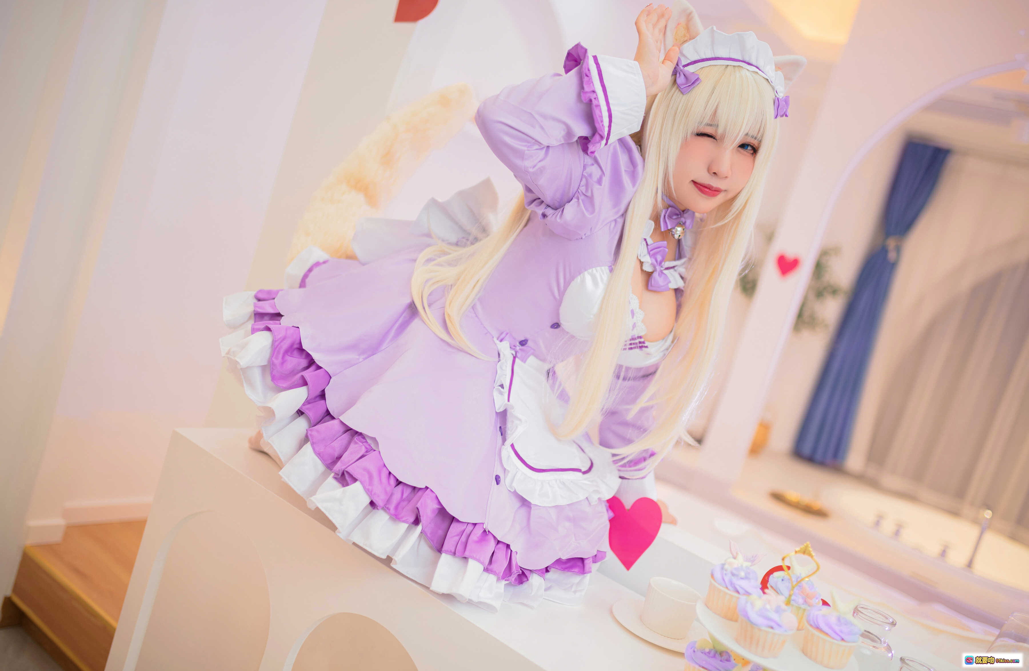 图片[9] - 猫田圣奈奈椰子25P紫色女仆装cosplay写真，甜美金发少女躺卧姿势，爱心装饰梦幻房间场景 - 就要吻