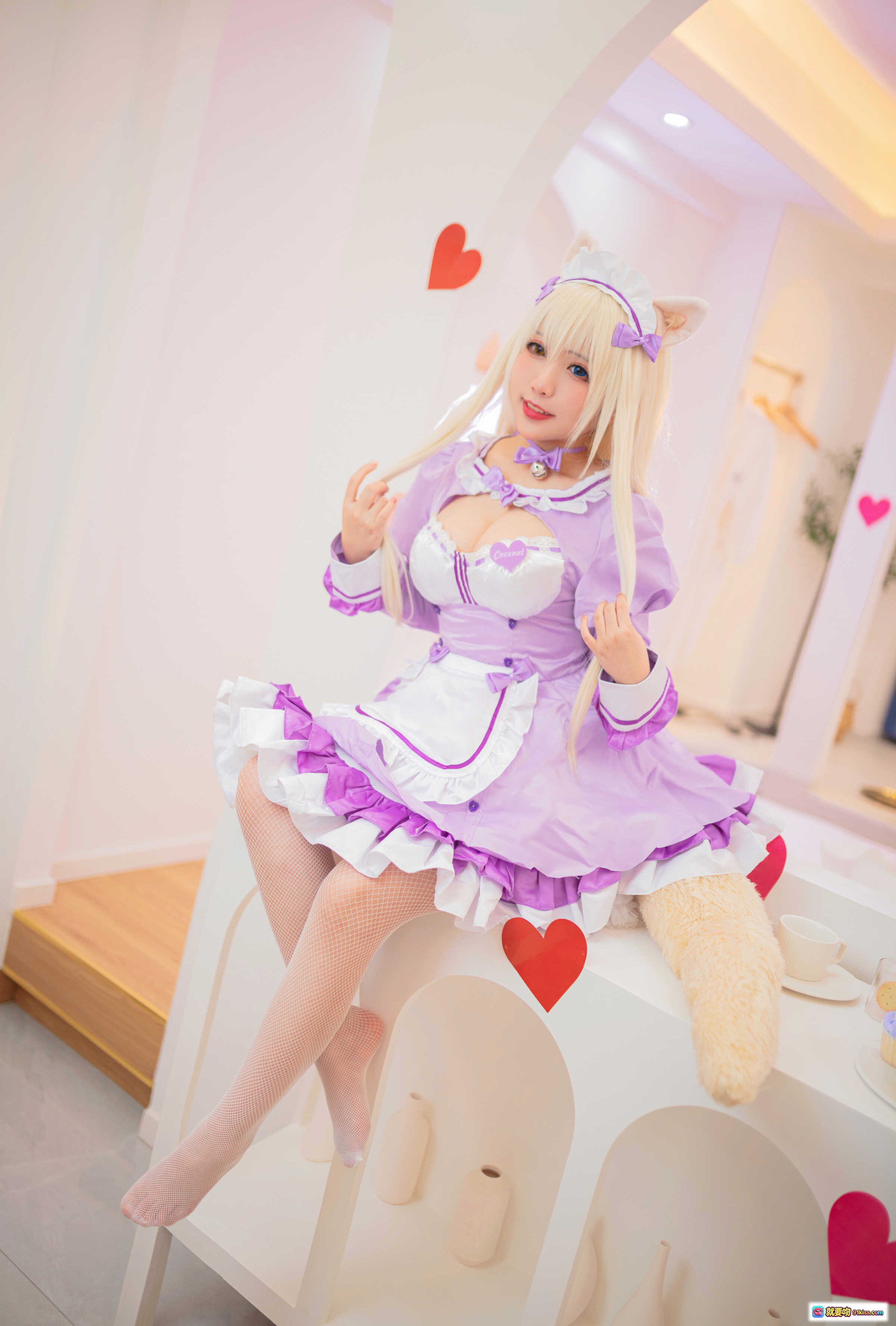 图片[5] - 猫田圣奈奈椰子25P紫色女仆装cosplay写真，甜美金发少女躺卧姿势，爱心装饰梦幻房间场景 - 就要吻