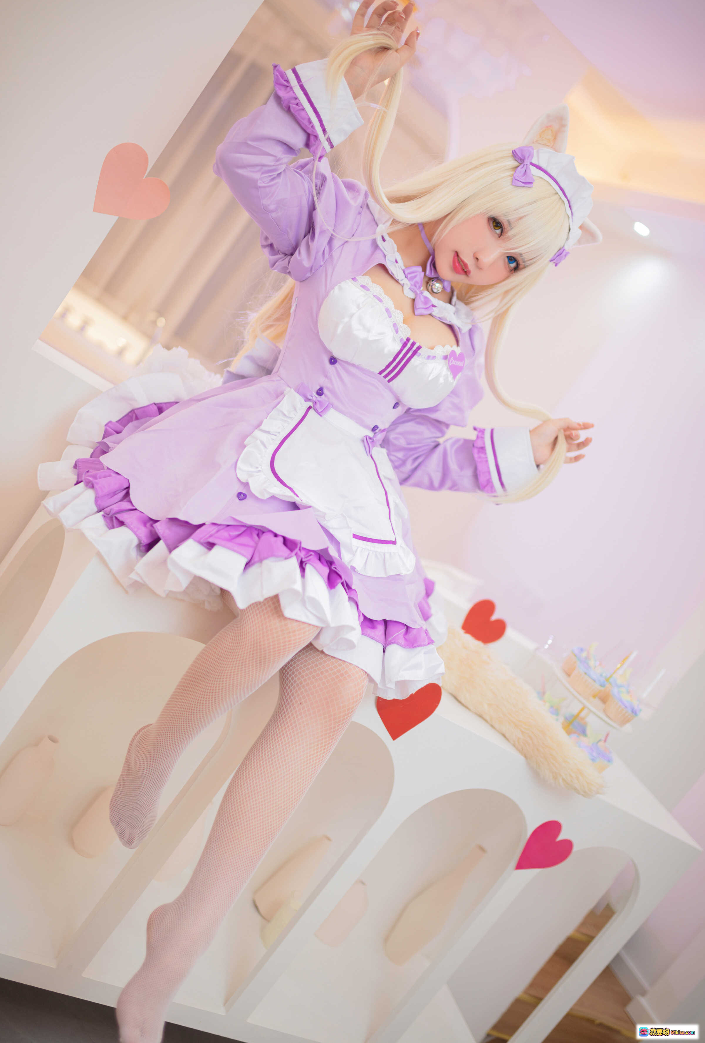 图片[7] - 猫田圣奈奈椰子25P紫色女仆装cosplay写真，甜美金发少女躺卧姿势，爱心装饰梦幻房间场景 - 就要吻