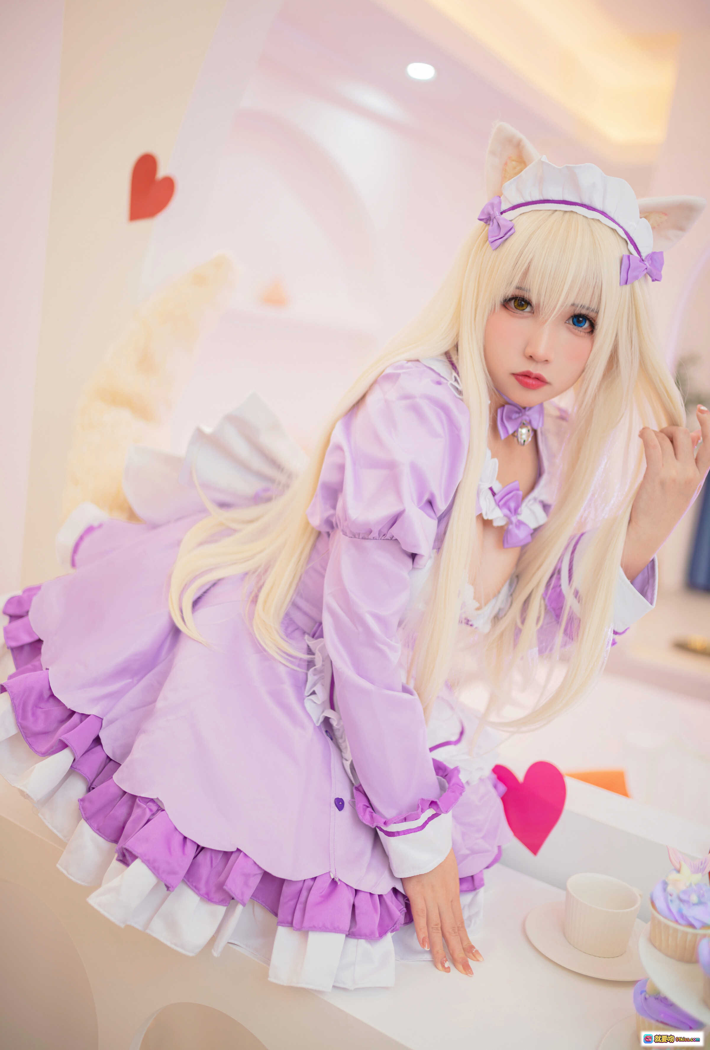图片[10] - 猫田圣奈奈椰子25P紫色女仆装cosplay写真，甜美金发少女躺卧姿势，爱心装饰梦幻房间场景 - 就要吻