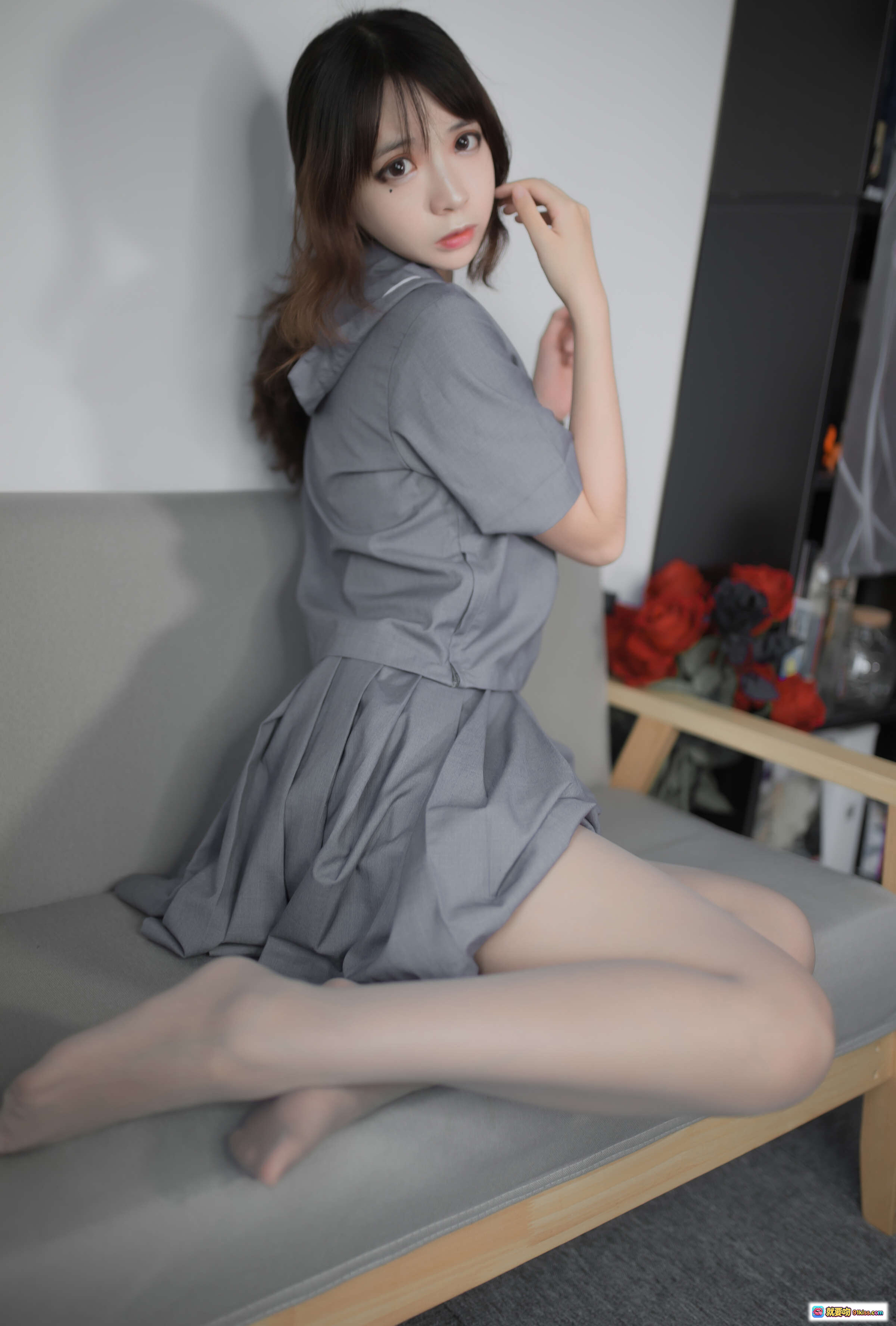 图片[7] - 疯猫ss NO.127 蓝灰JK制服少女 灰色丝袜美腿 沙发写真 29P高清图集 - 就要吻