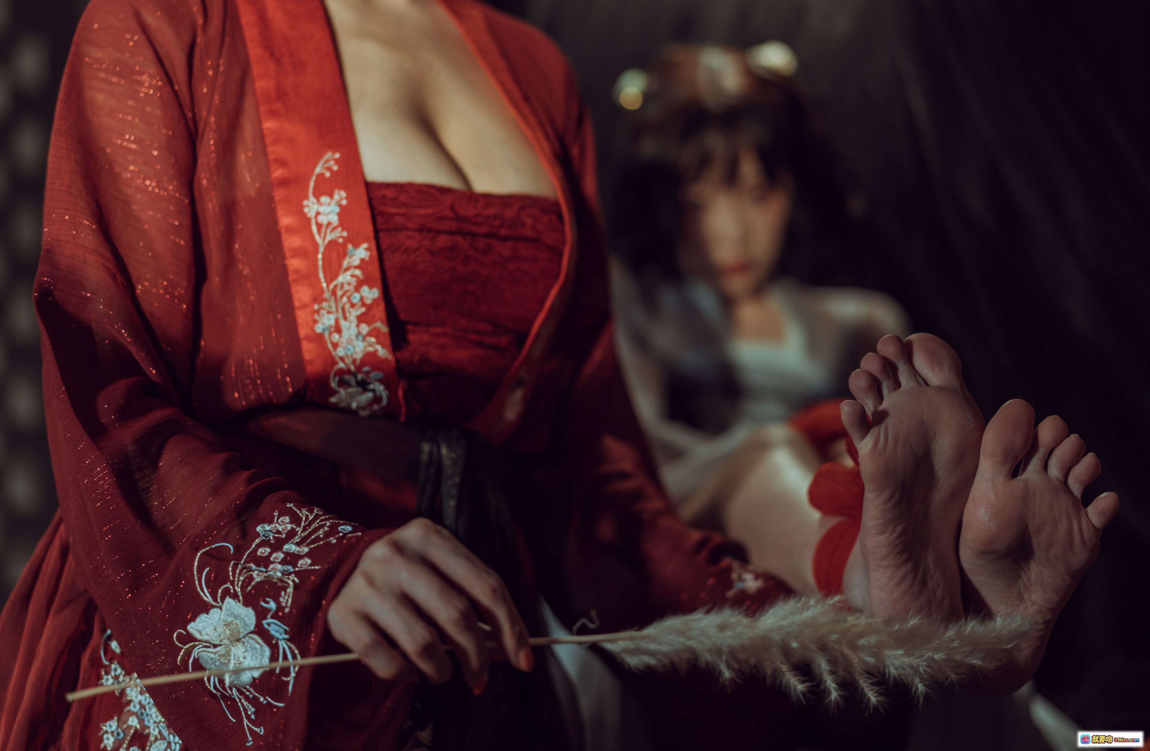 图片[10] - 秋和柯基NO.35昏红帐写真｜红色刺绣和服性感私房照｜52P高清美图 - 就要吻