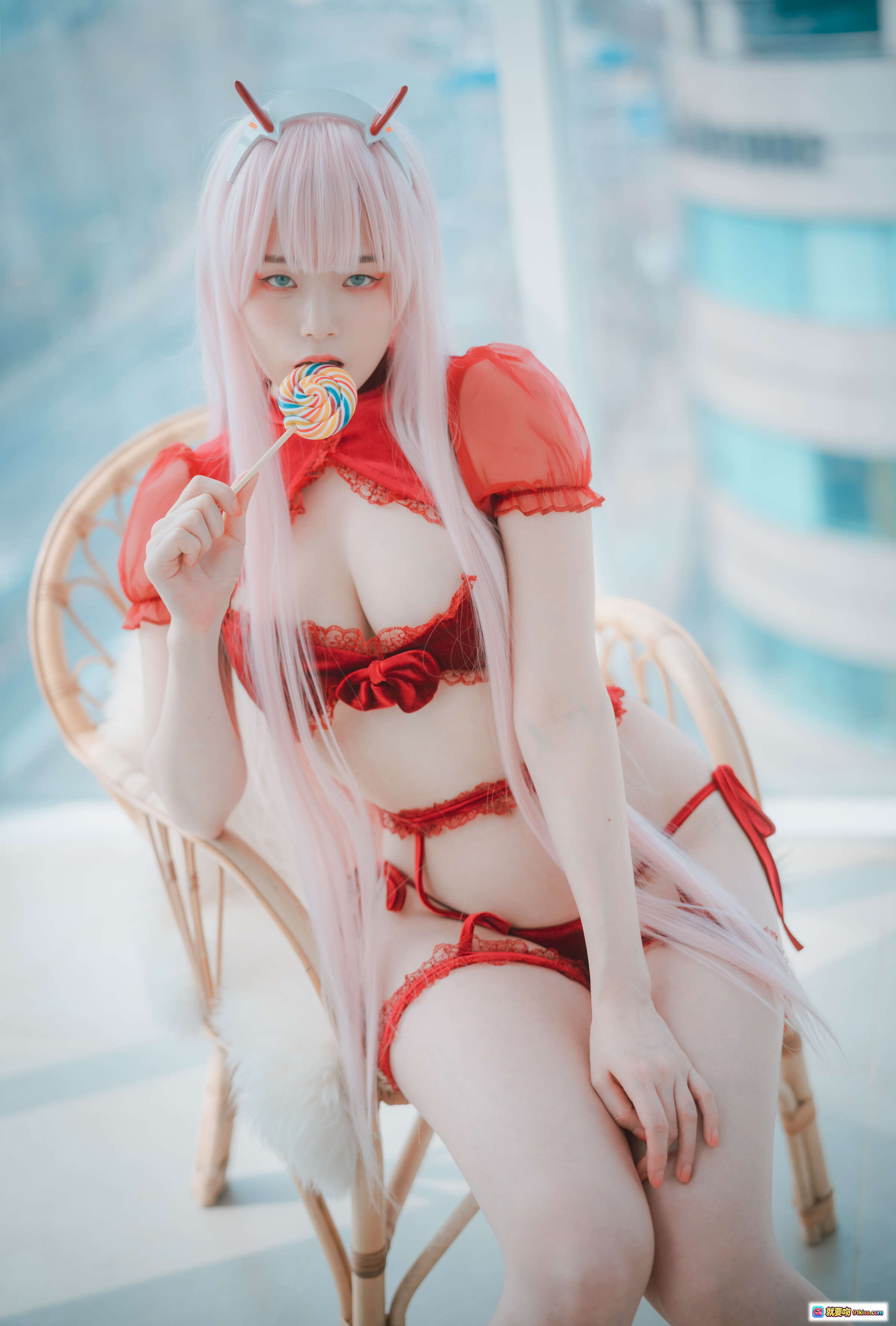 图片[9] - Pia Darling 零二cosplay 粉发恶魔角 红色蕾丝内衣套装 性感写真 二次元角色扮演 精致妆容 室内拍摄 - 就要吻