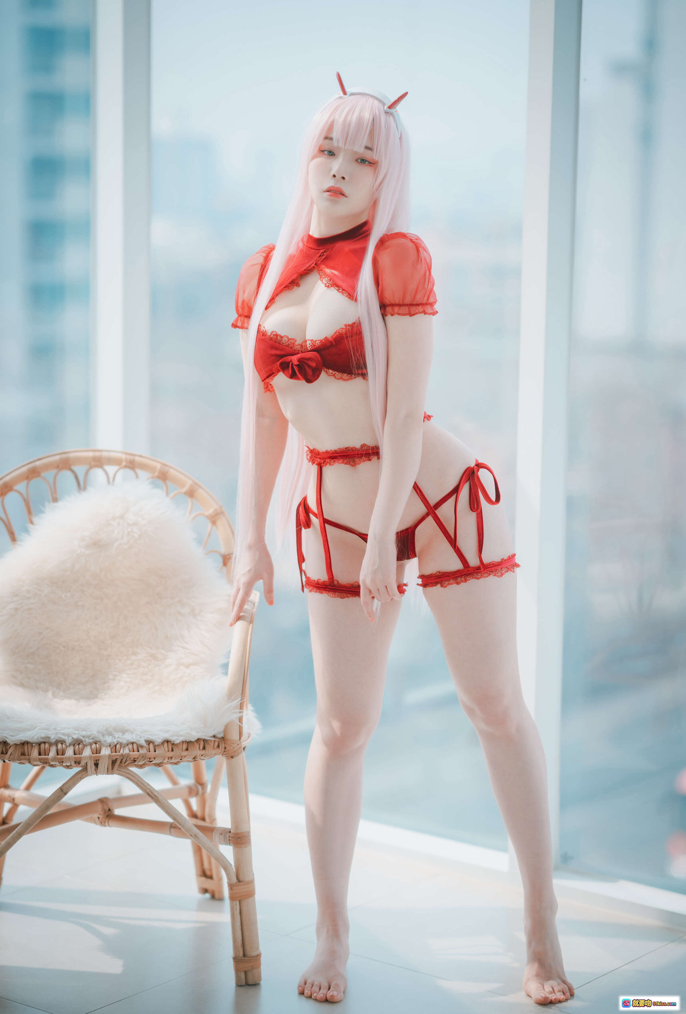 图片[3] - Pia Darling 零二cosplay 粉发恶魔角 红色蕾丝内衣套装 性感写真 二次元角色扮演 精致妆容 室内拍摄 - 就要吻