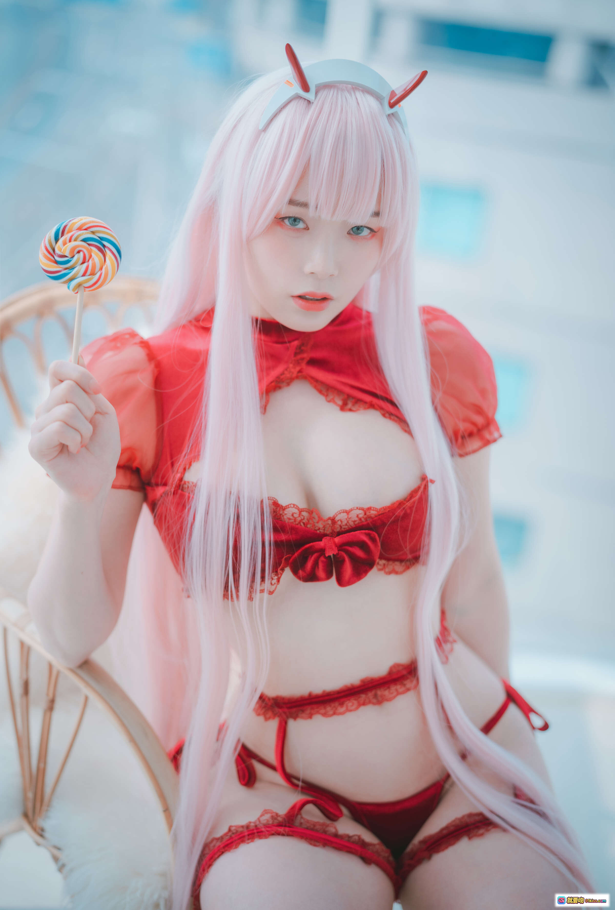 图片[10] - Pia Darling 零二cosplay 粉发恶魔角 红色蕾丝内衣套装 性感写真 二次元角色扮演 精致妆容 室内拍摄 - 就要吻